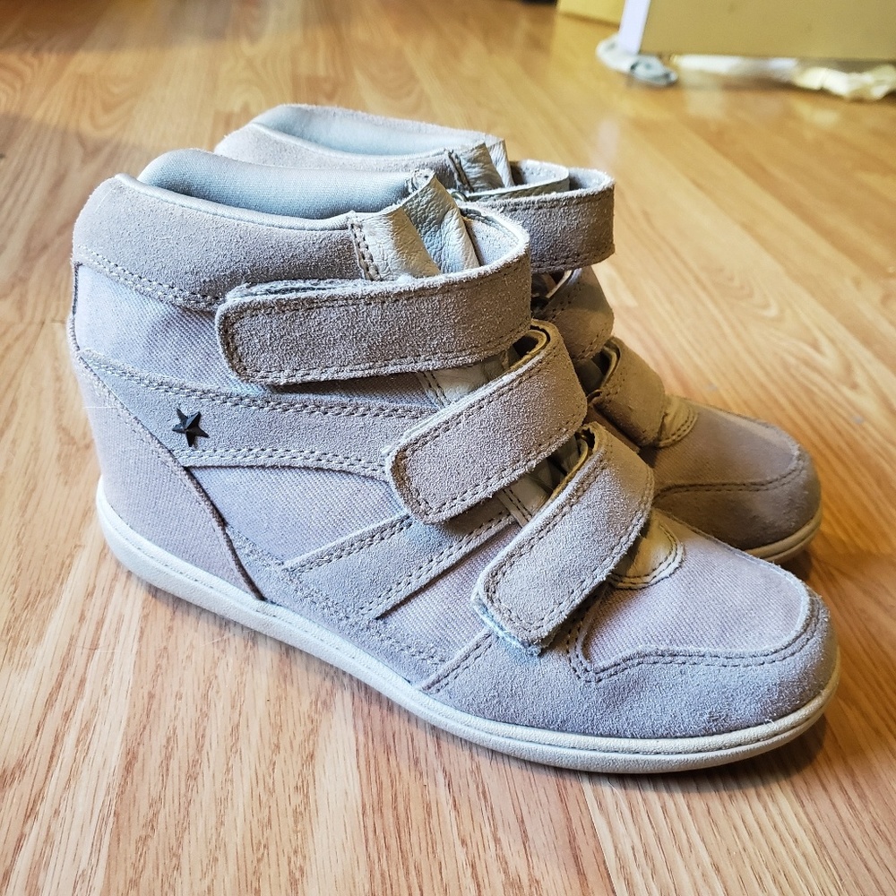 Skechers Heeled Sneakers!